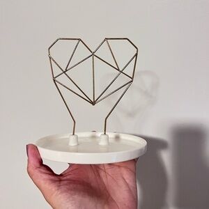 3/$20 ☀️ Geometric Heart Jewelry Stand
